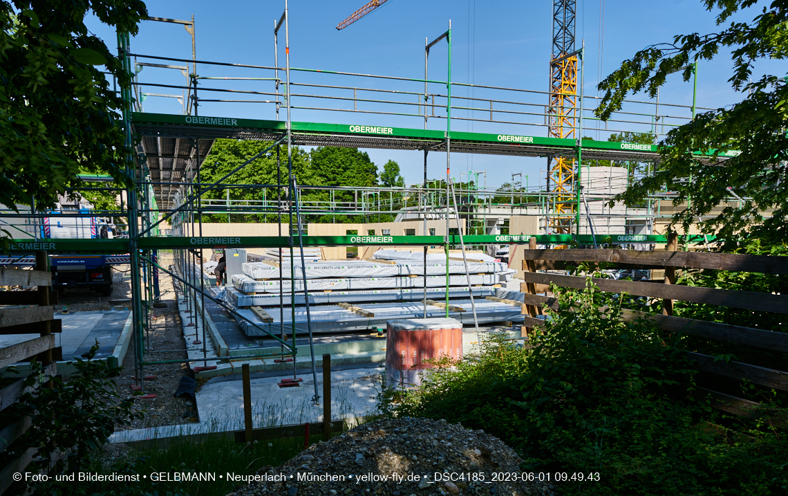 01.06.2023 - Neue Holzwände für das Haus für Kinder in Neuperlach in München